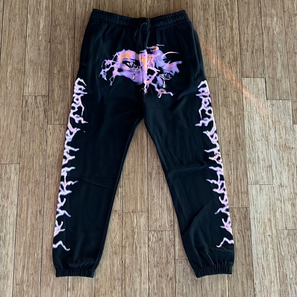 Vlone x NeverBrokeAgain Eyes Sweats - Black